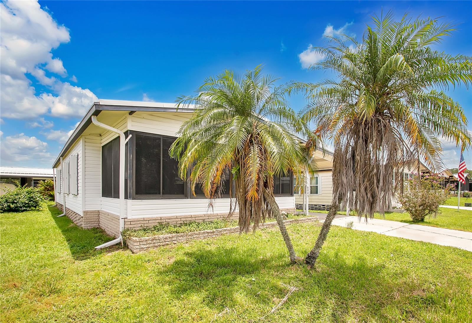 Image 3 of 37 For 6443 Hollyberry Lane Ne