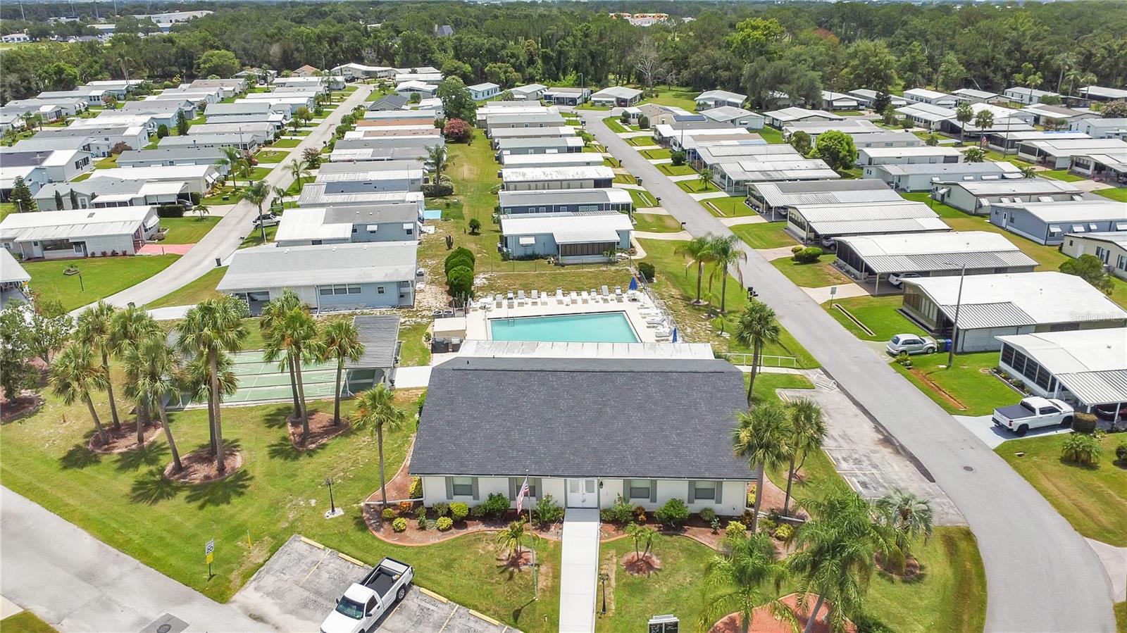 Image 33 of 37 For 6443 Hollyberry Lane Ne