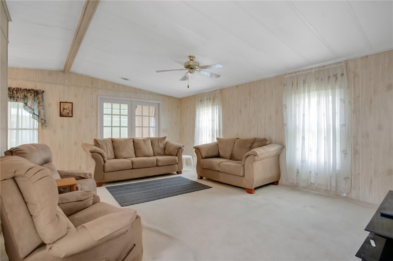 Image 4 of 37 For 6443 Hollyberry Lane Ne