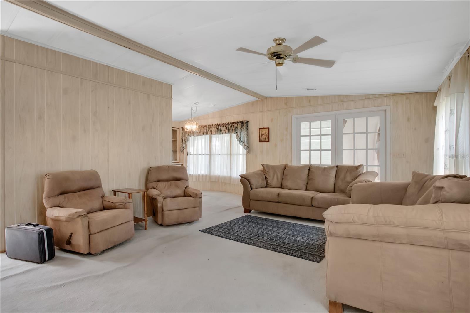 Image 5 of 37 For 6443 Hollyberry Lane Ne