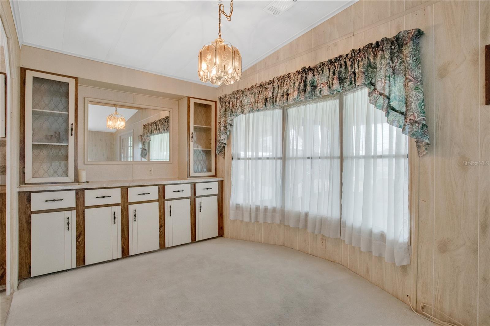 Image 7 of 37 For 6443 Hollyberry Lane Ne