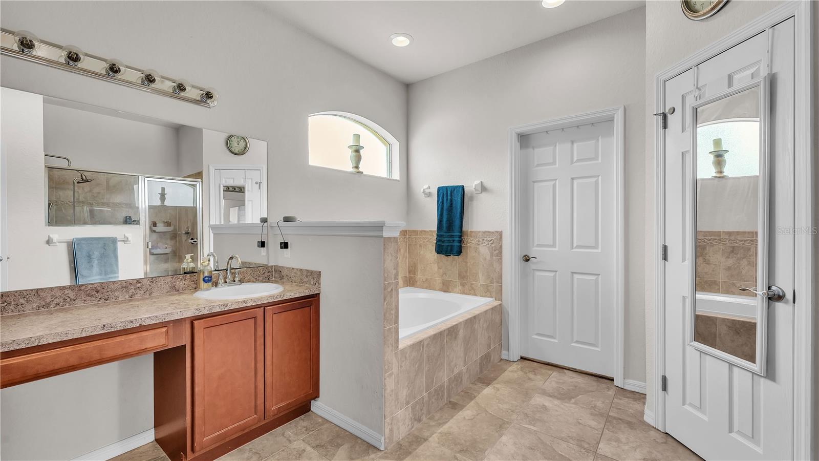 Image 33 of 63 For 2932 Blackwater Oaks Drive