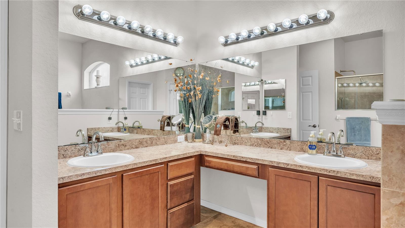 Image 34 of 63 For 2932 Blackwater Oaks Drive