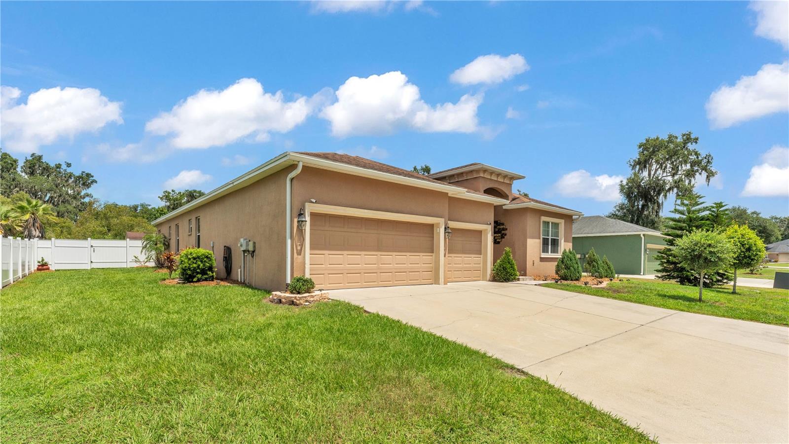 Image 7 of 63 For 2932 Blackwater Oaks Drive