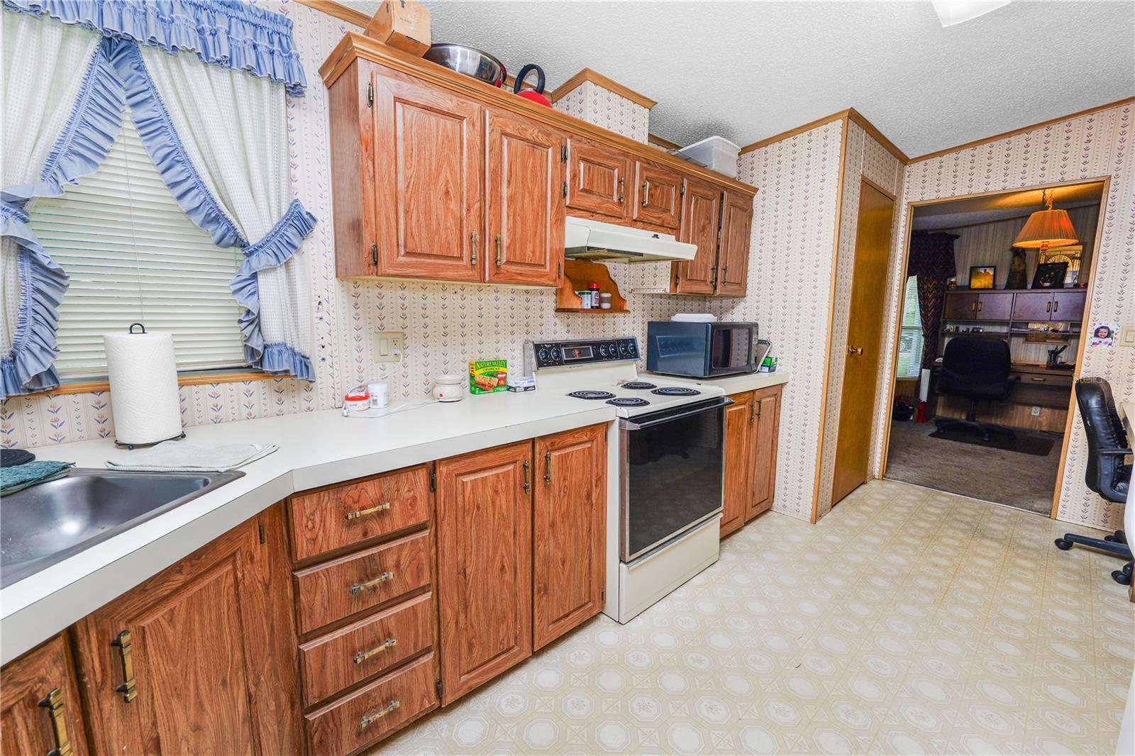 Image 12 of 66 For 6325 Oakview Lane