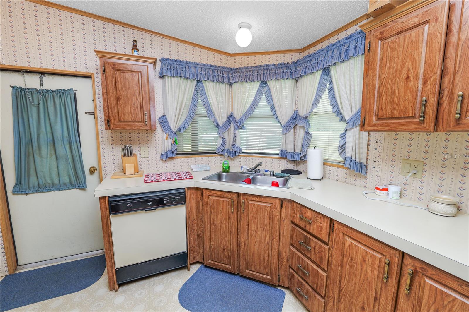Image 13 of 66 For 6325 Oakview Lane
