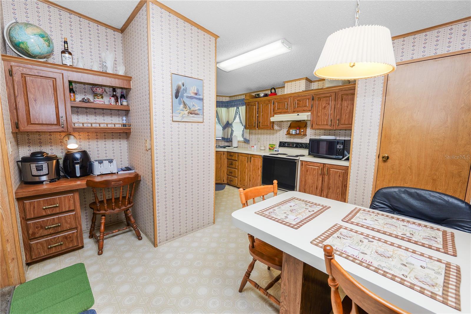 Image 16 of 66 For 6325 Oakview Lane