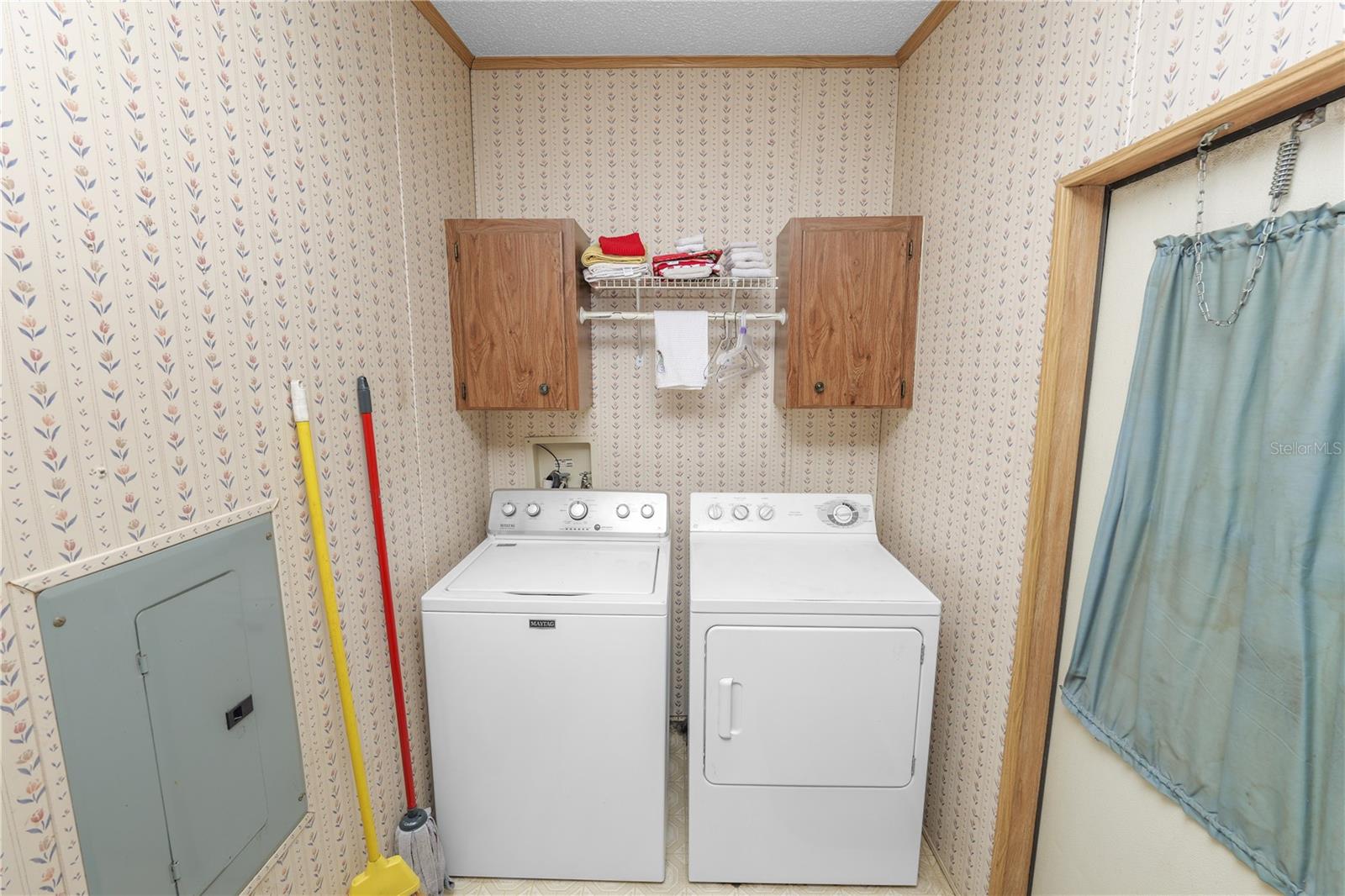 Image 18 of 66 For 6325 Oakview Lane