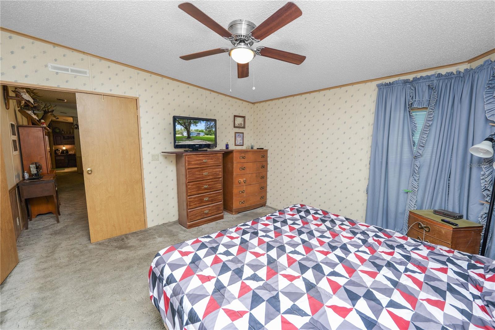 Image 23 of 66 For 6325 Oakview Lane