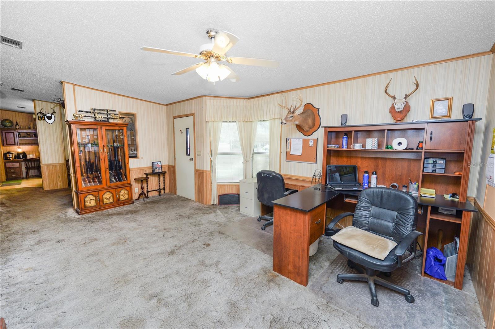Image 9 of 66 For 6325 Oakview Lane