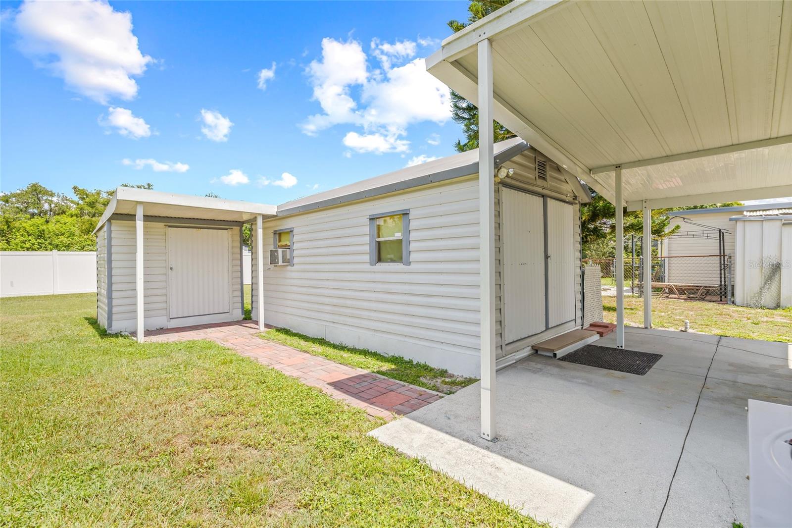 Image 33 of 45 For 1502 Blue Lake Drive