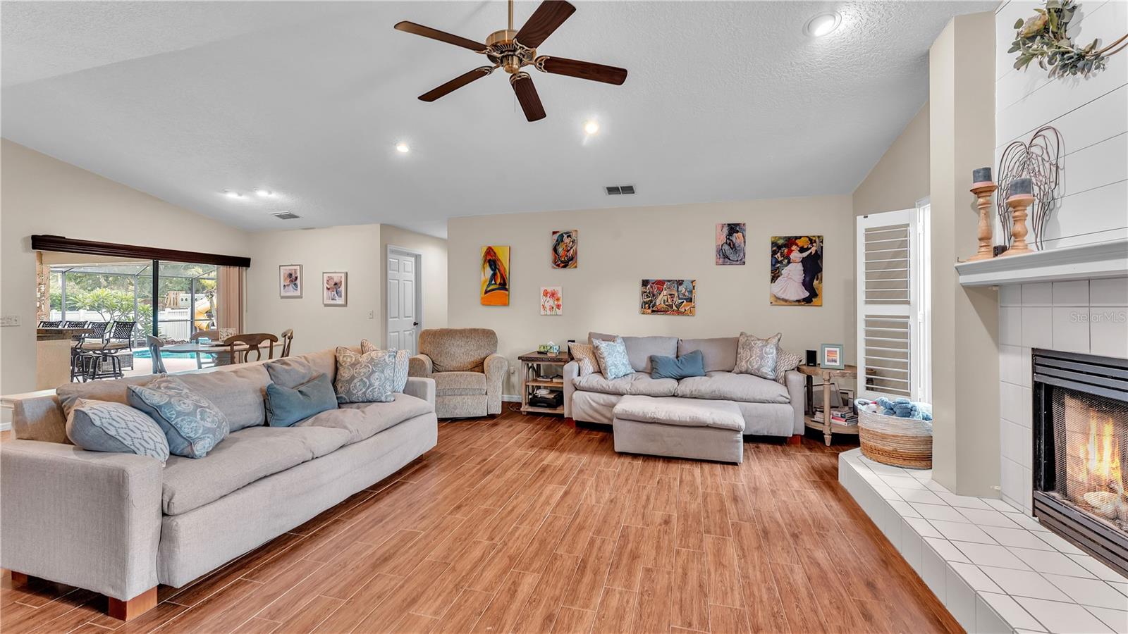 Image 15 of 58 For 5819 Hollyhock Drive