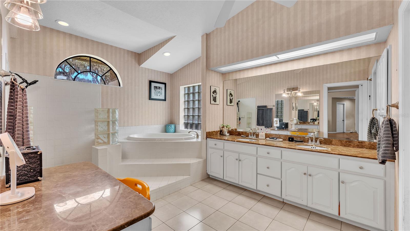 Image 30 of 58 For 5819 Hollyhock Drive
