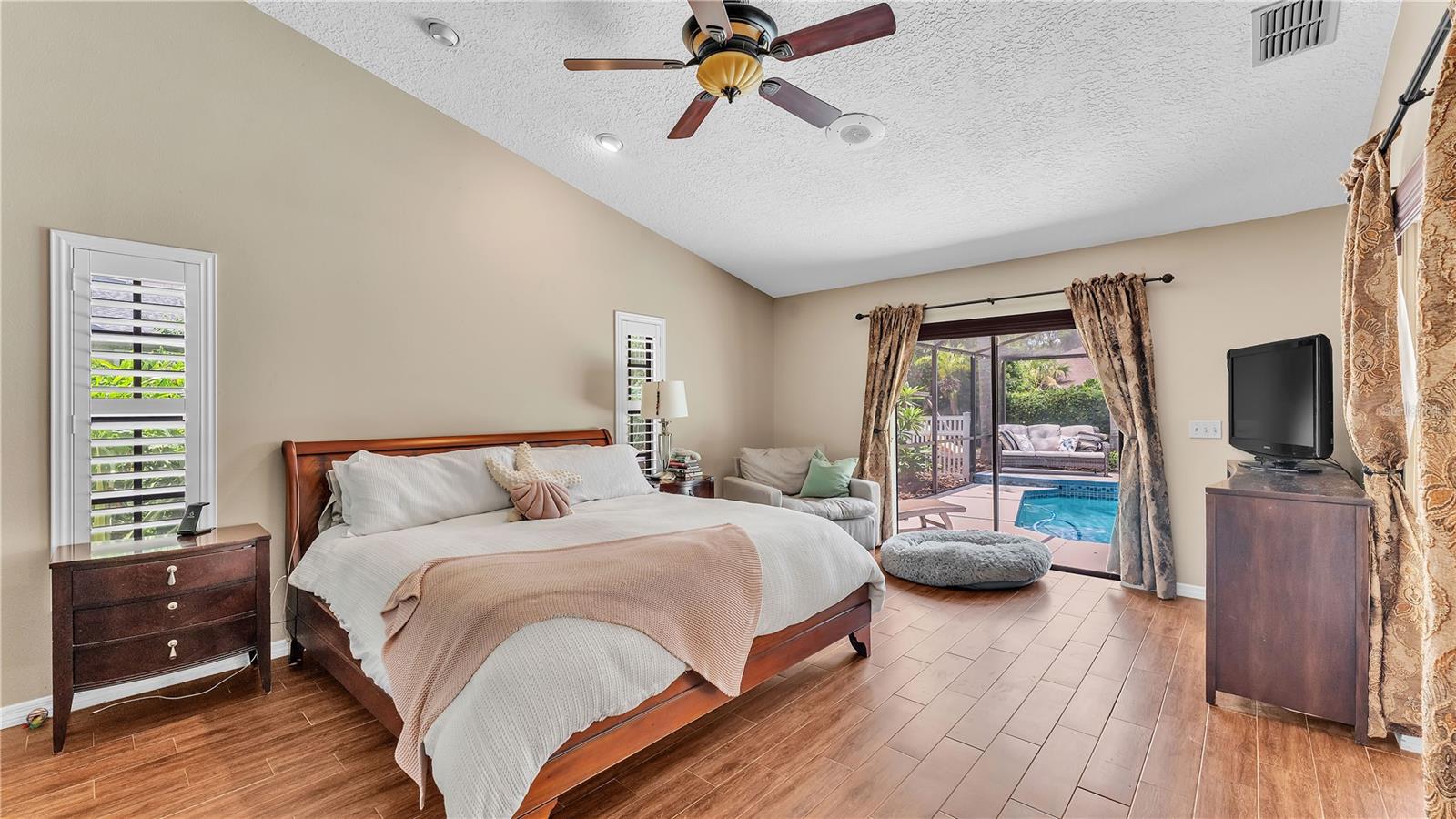 Image 35 of 58 For 5819 Hollyhock Drive