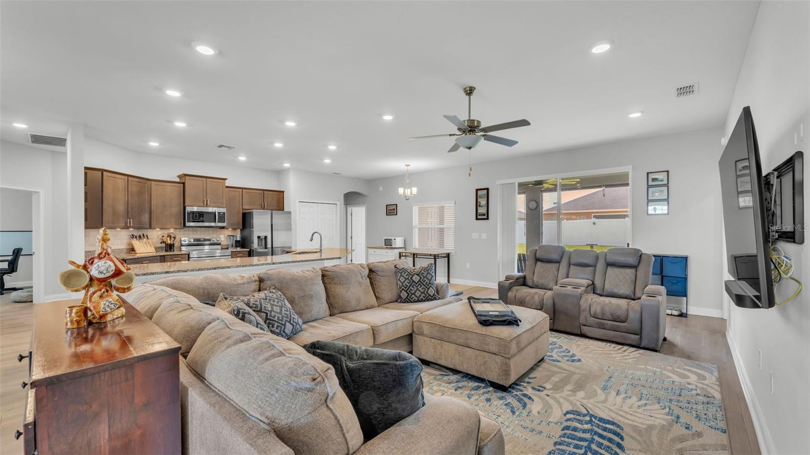 Image 5 of 50 For 6847 Treymont Drive