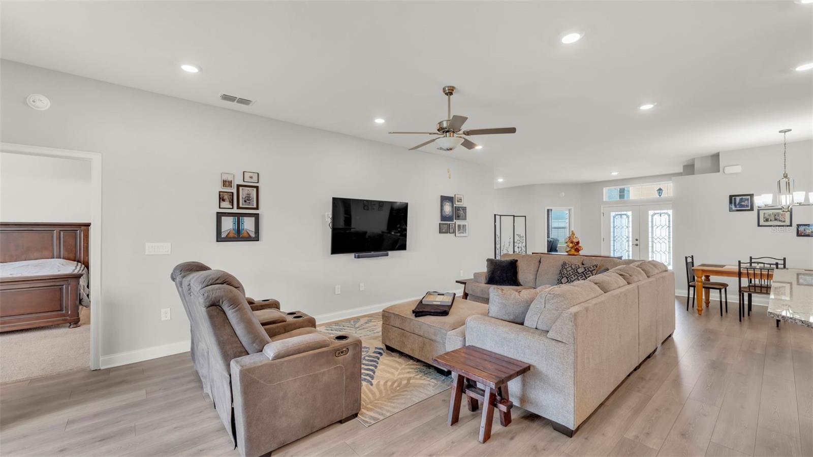 Image 7 of 50 For 6847 Treymont Drive