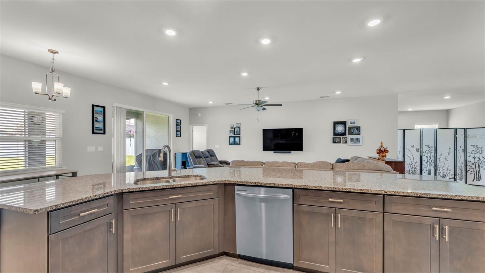 Image 9 of 50 For 6847 Treymont Drive