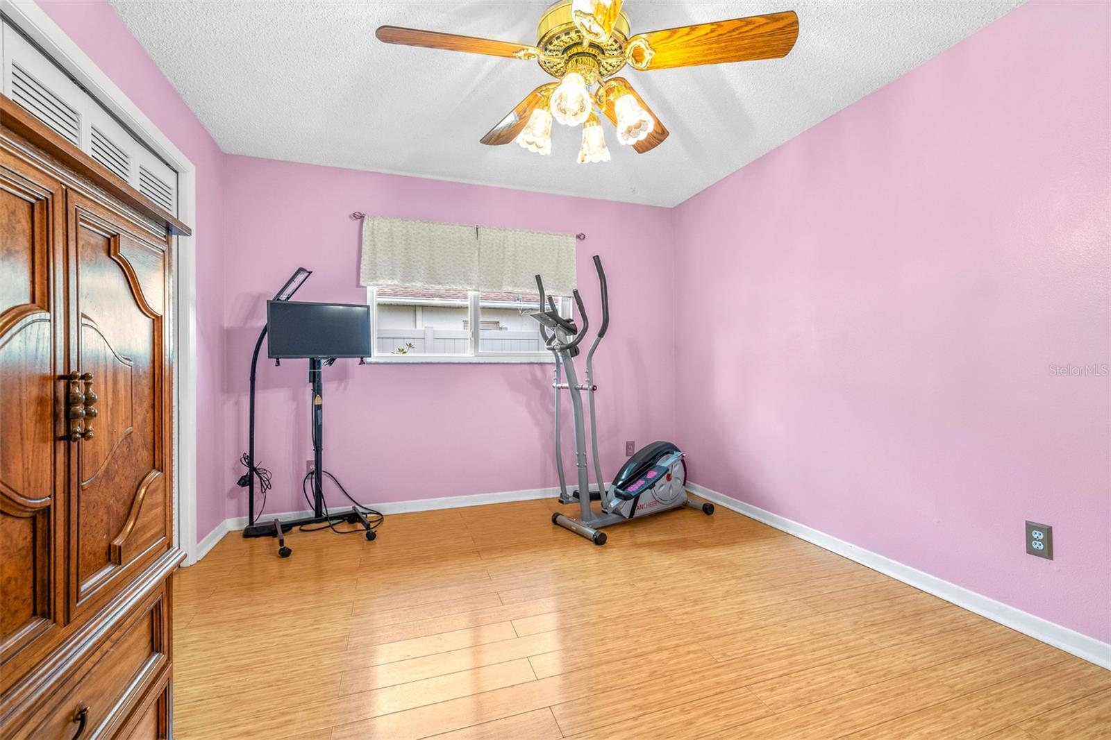 Image 17 of 27 For 8482 Day Street