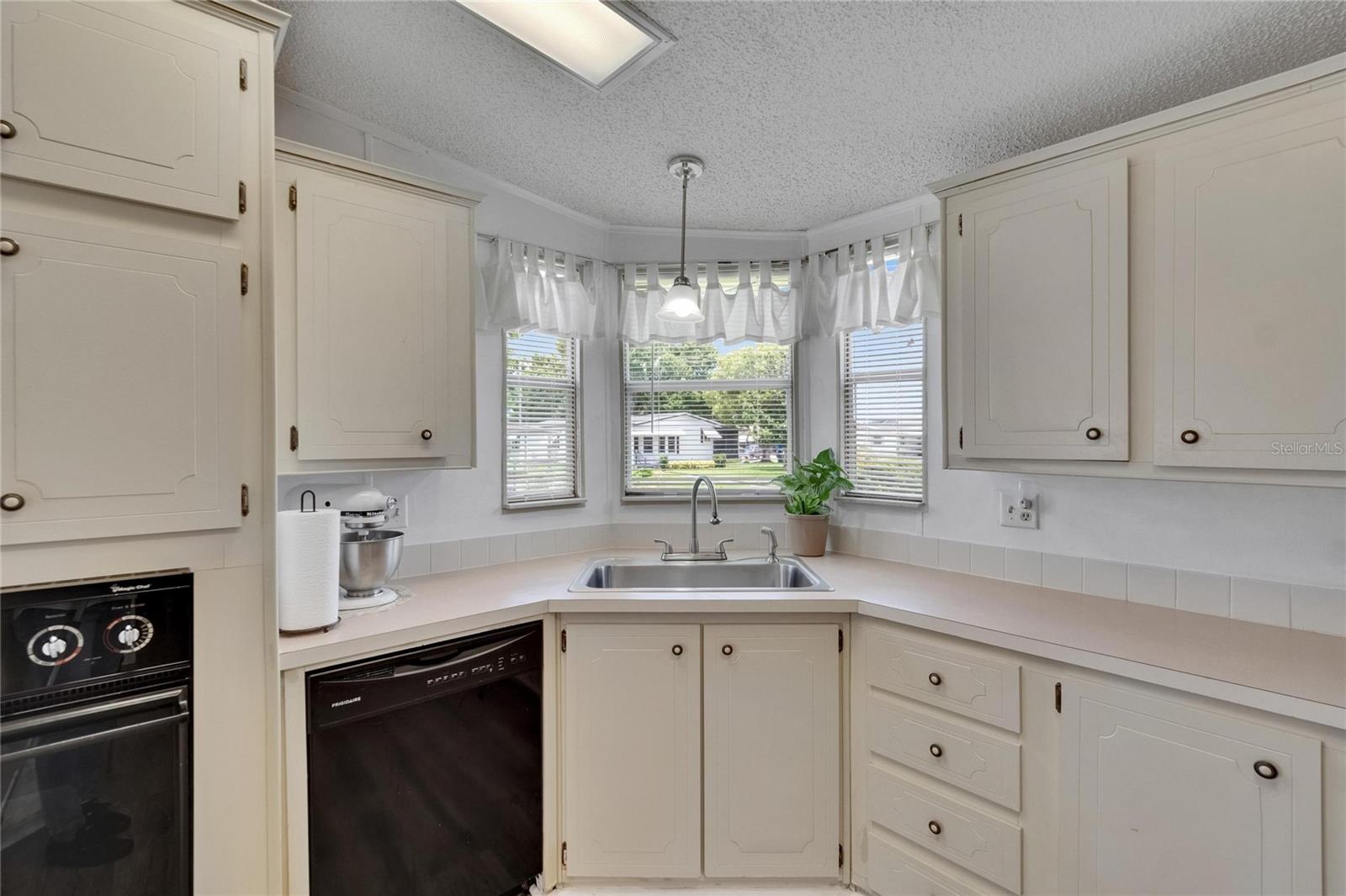 Image 10 of 42 For 451 Village Circle Sw