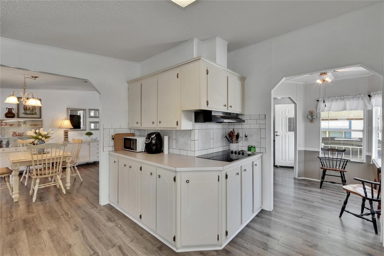 Image 11 of 42 For 451 Village Circle Sw