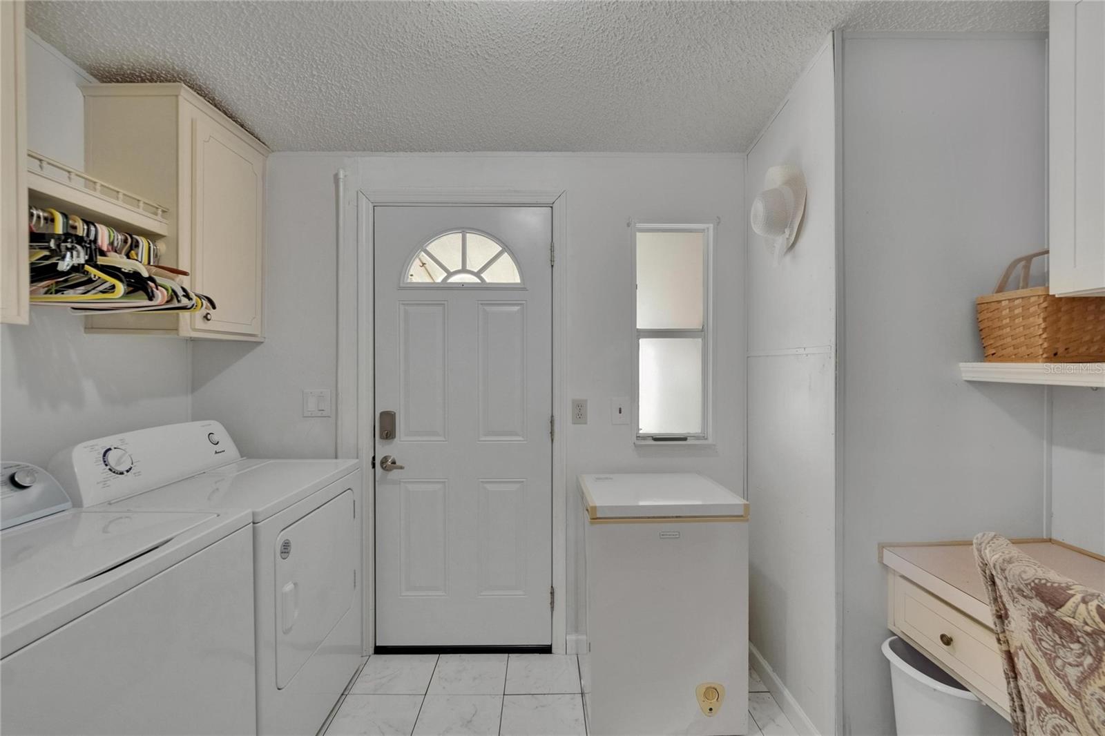 Image 21 of 42 For 451 Village Circle Sw