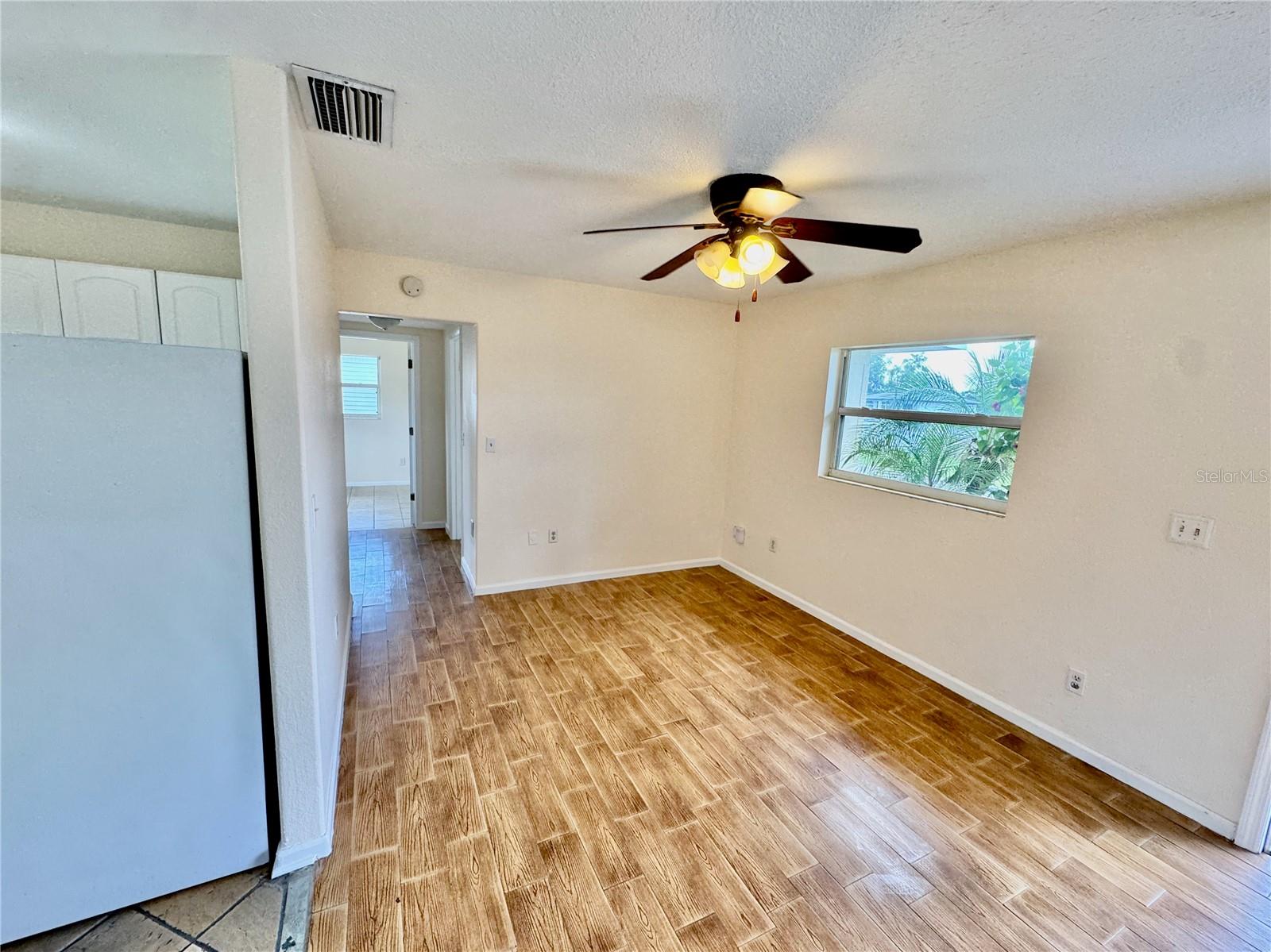 Image 4 of 17 For 132 Azalea Street