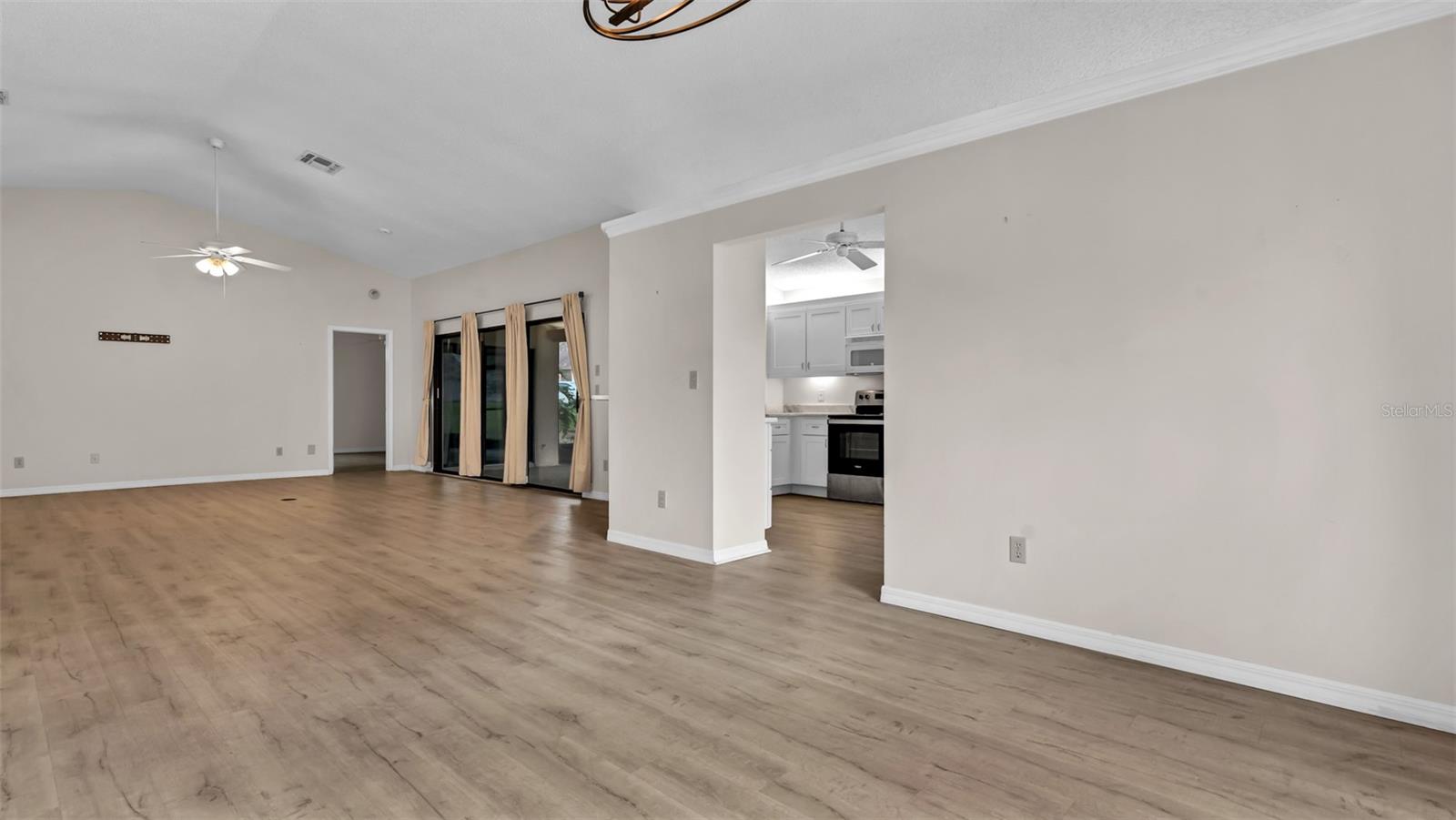 Image 11 of 31 For 8050 Eacon Court