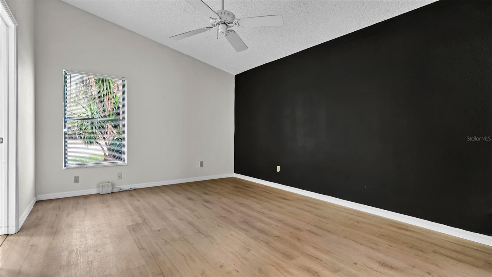 Image 14 of 31 For 8050 Eacon Court