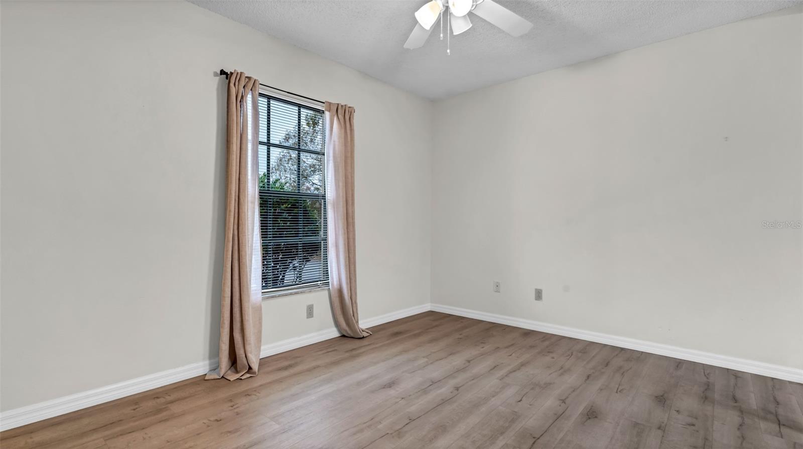Image 24 of 31 For 8050 Eacon Court