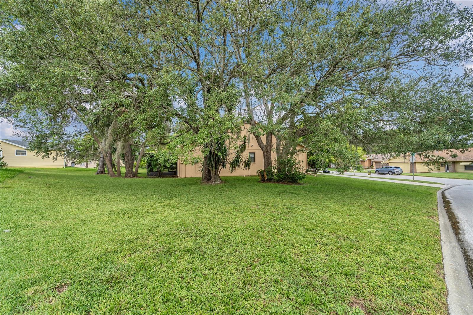 Image 35 of 44 For 8050 Eacon Court