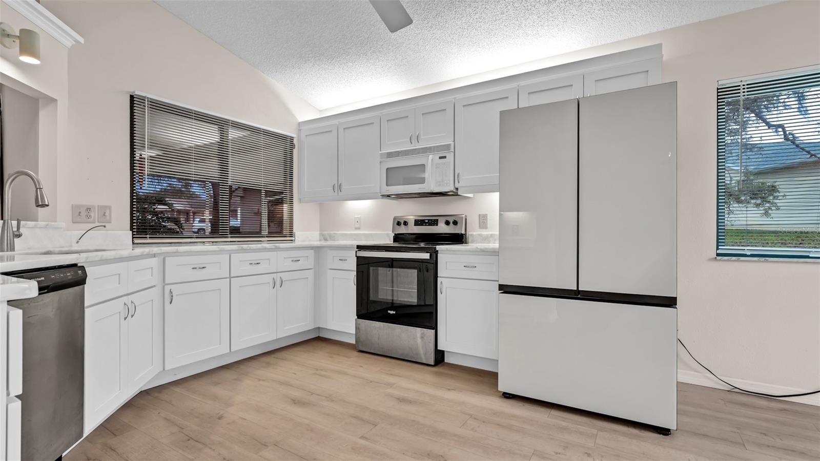 Image 4 of 31 For 8050 Eacon Court