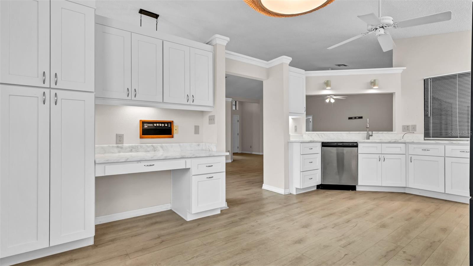 Image 5 of 31 For 8050 Eacon Court
