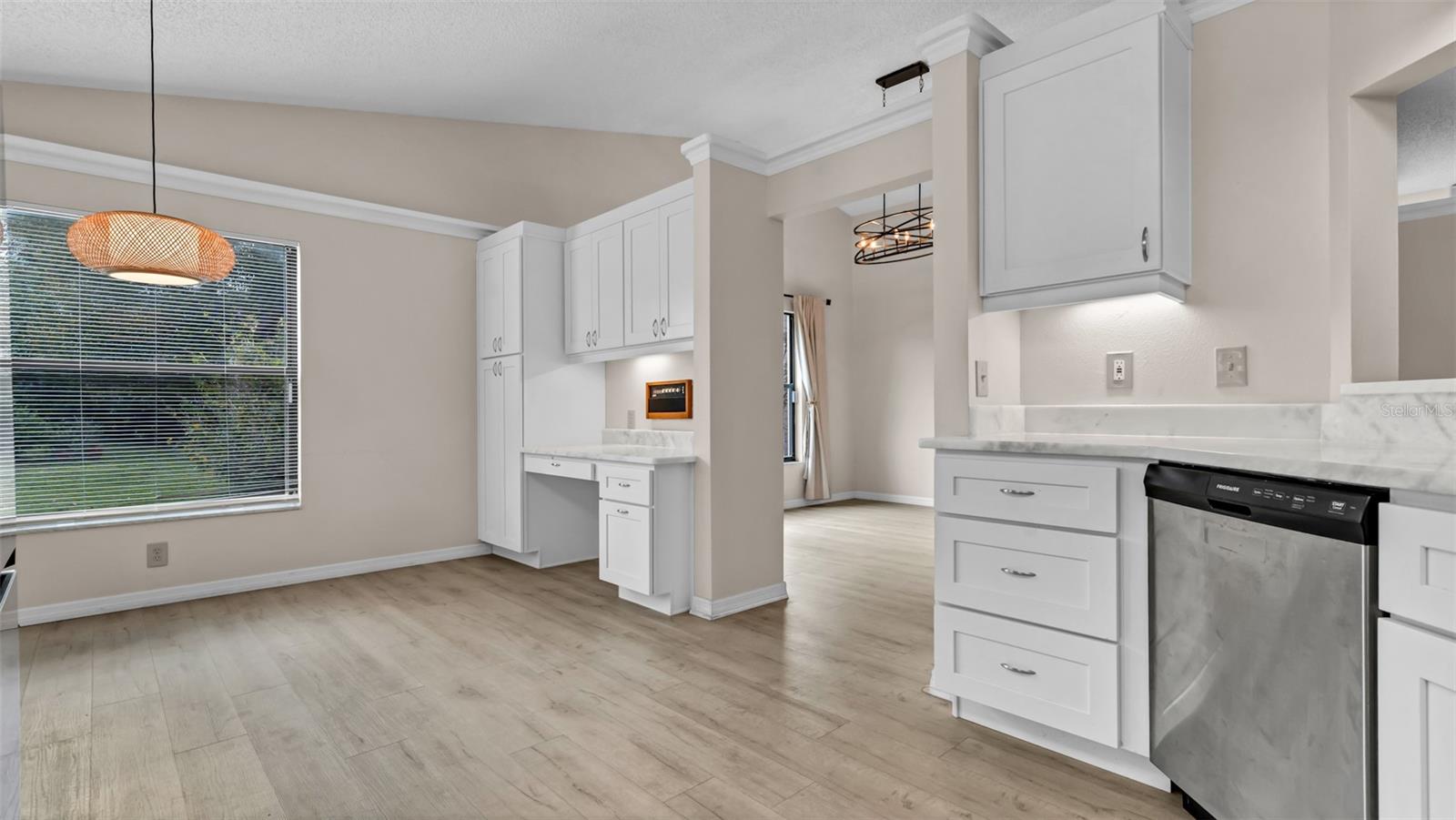 Image 6 of 31 For 8050 Eacon Court