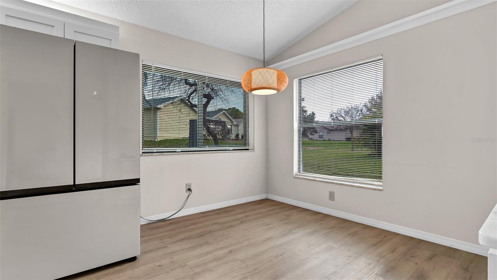 Image 7 of 31 For 8050 Eacon Court