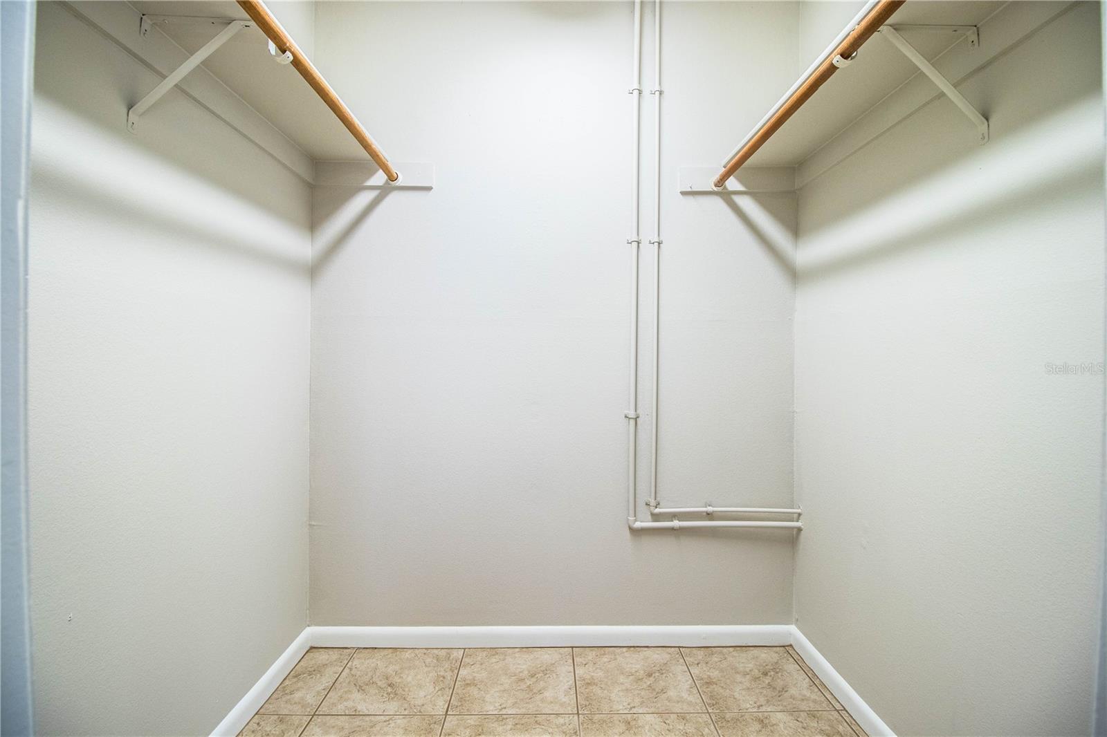 Image 18 of 38 For 3582 Raintree Court
