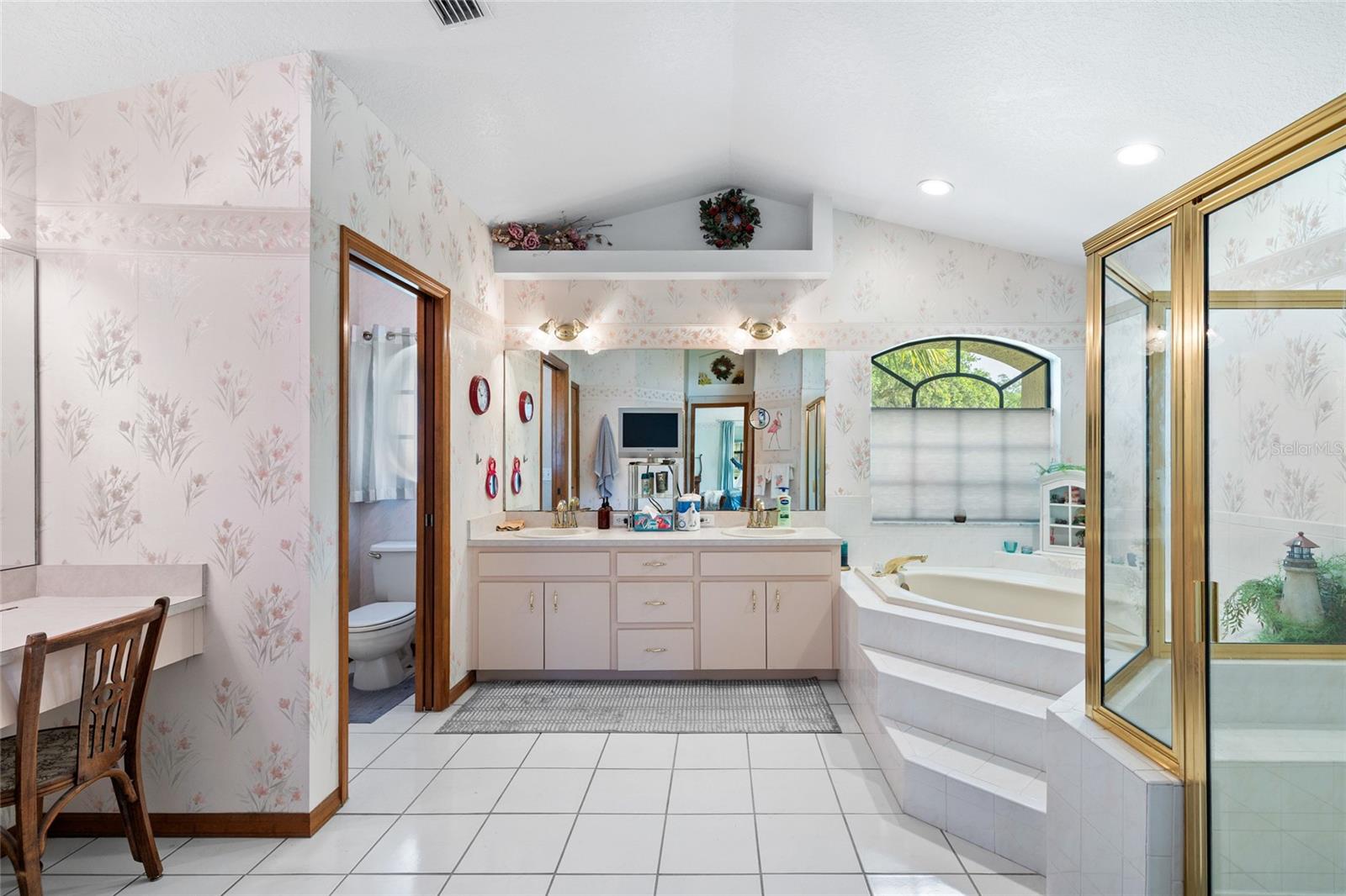 Image 20 of 44 For 2208 Deerbrook Drive