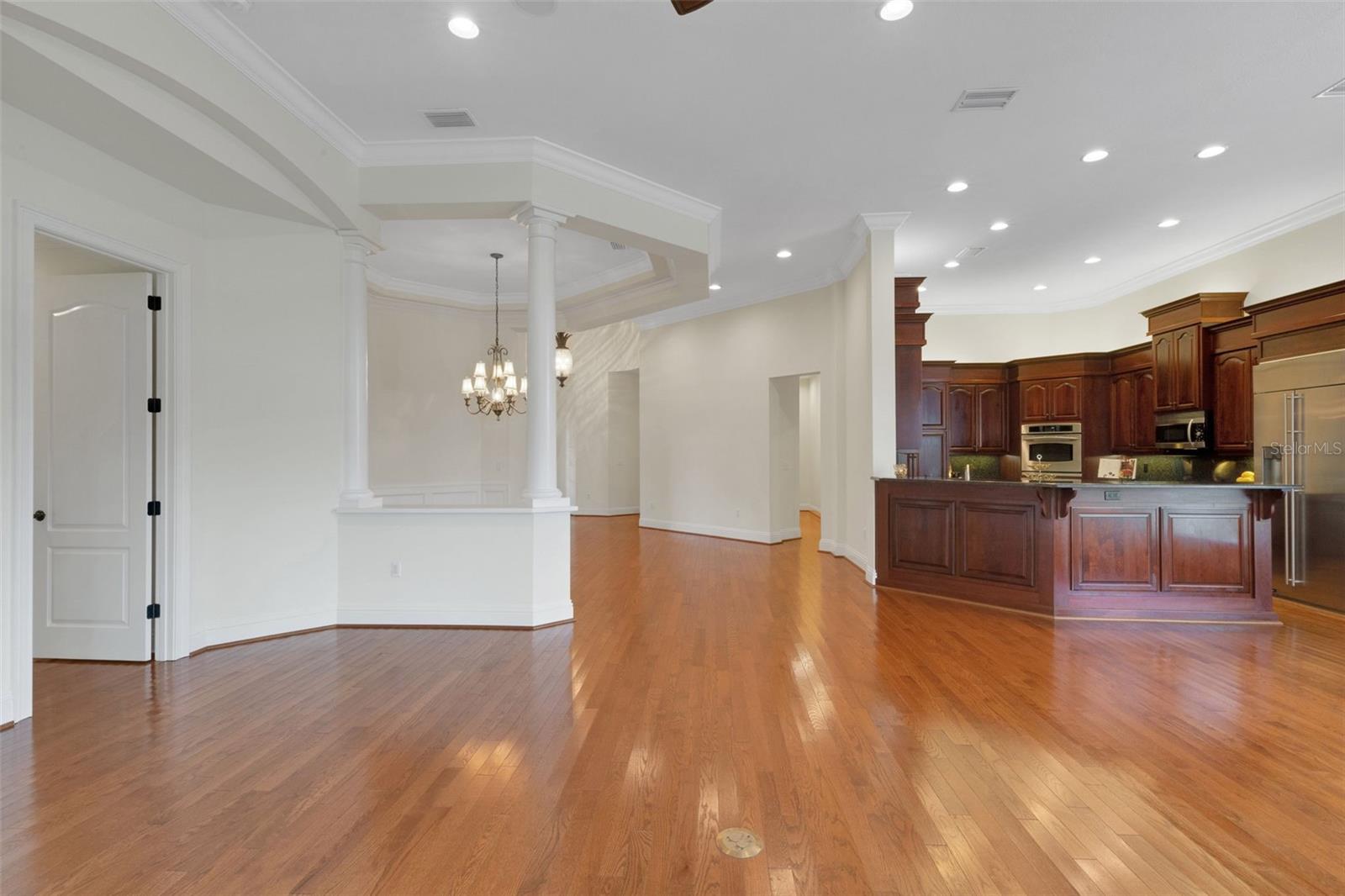 Image 20 of 63 For 2633 Bellerive Drive