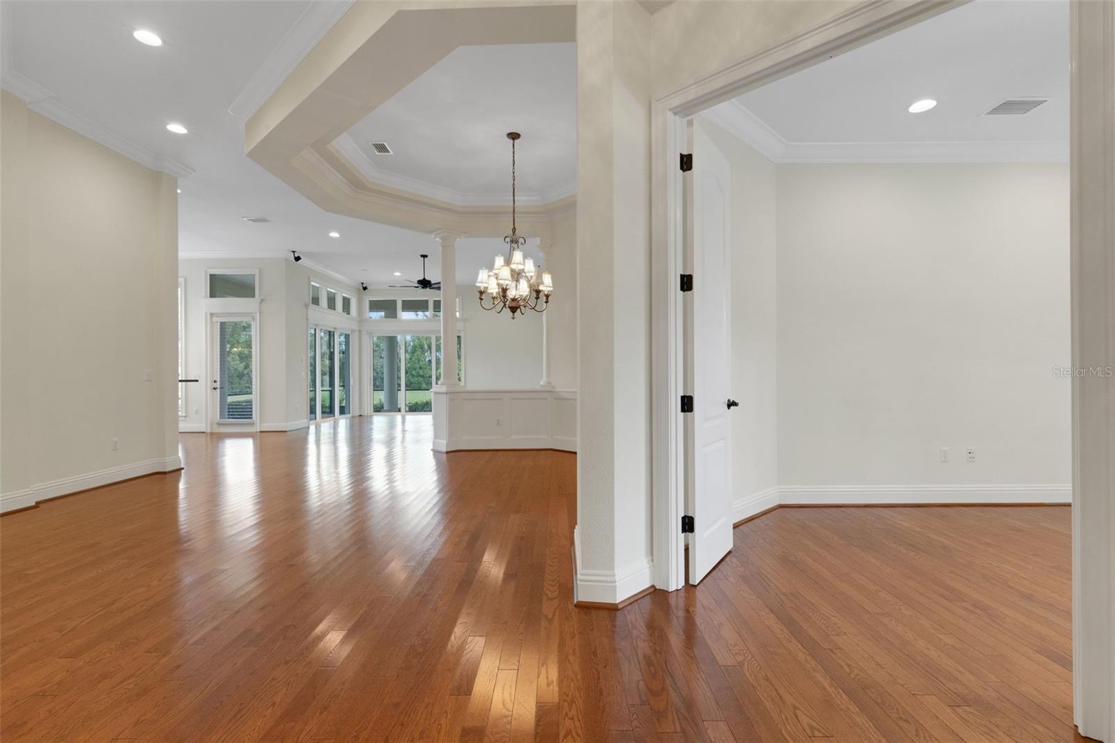 Image 8 of 63 For 2633 Bellerive Drive