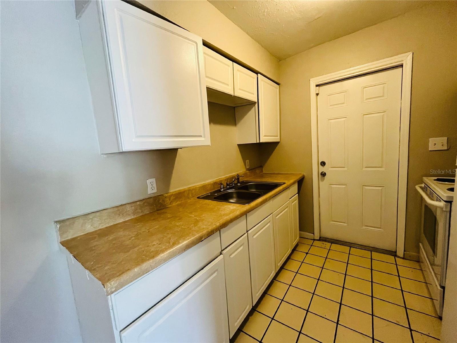 Image 6 of 15 For 1031 Crestview Avenue