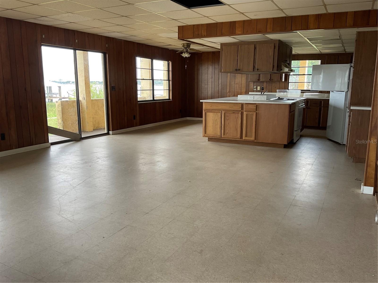 Image 4 of 8 For 1025 Lakeview Drive