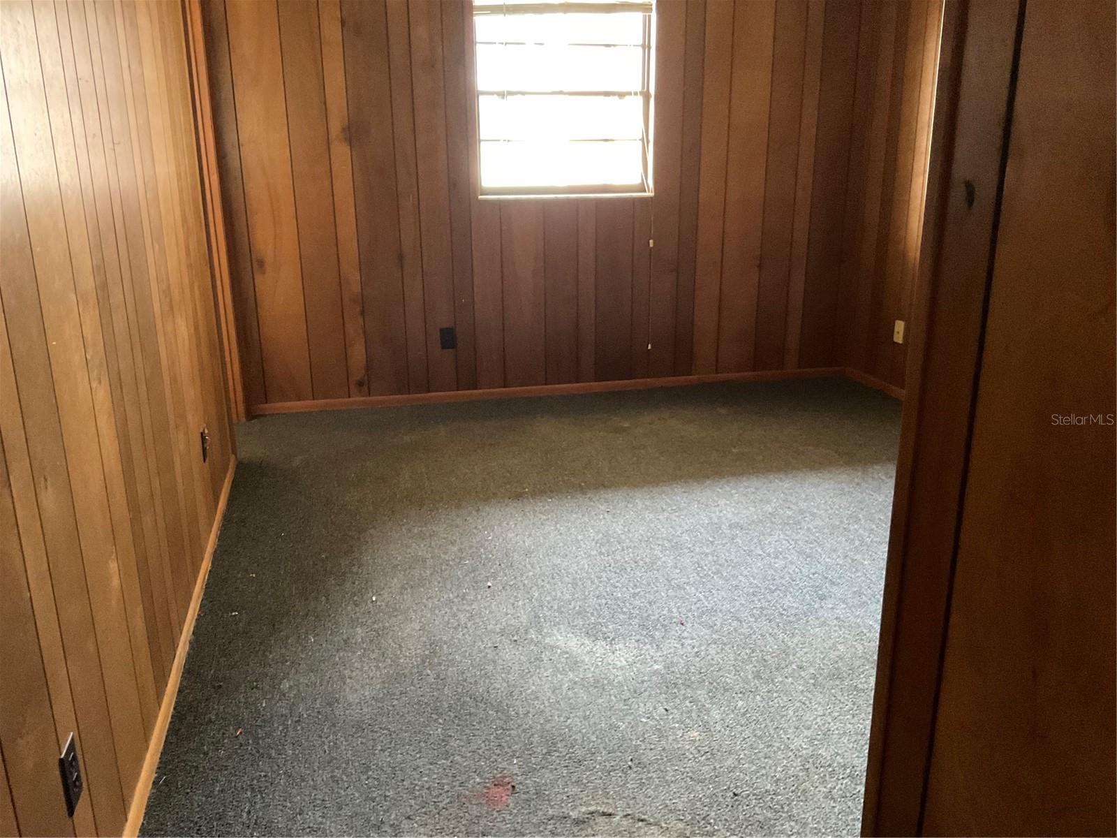 Image 6 of 8 For 1025 Lakeview Drive