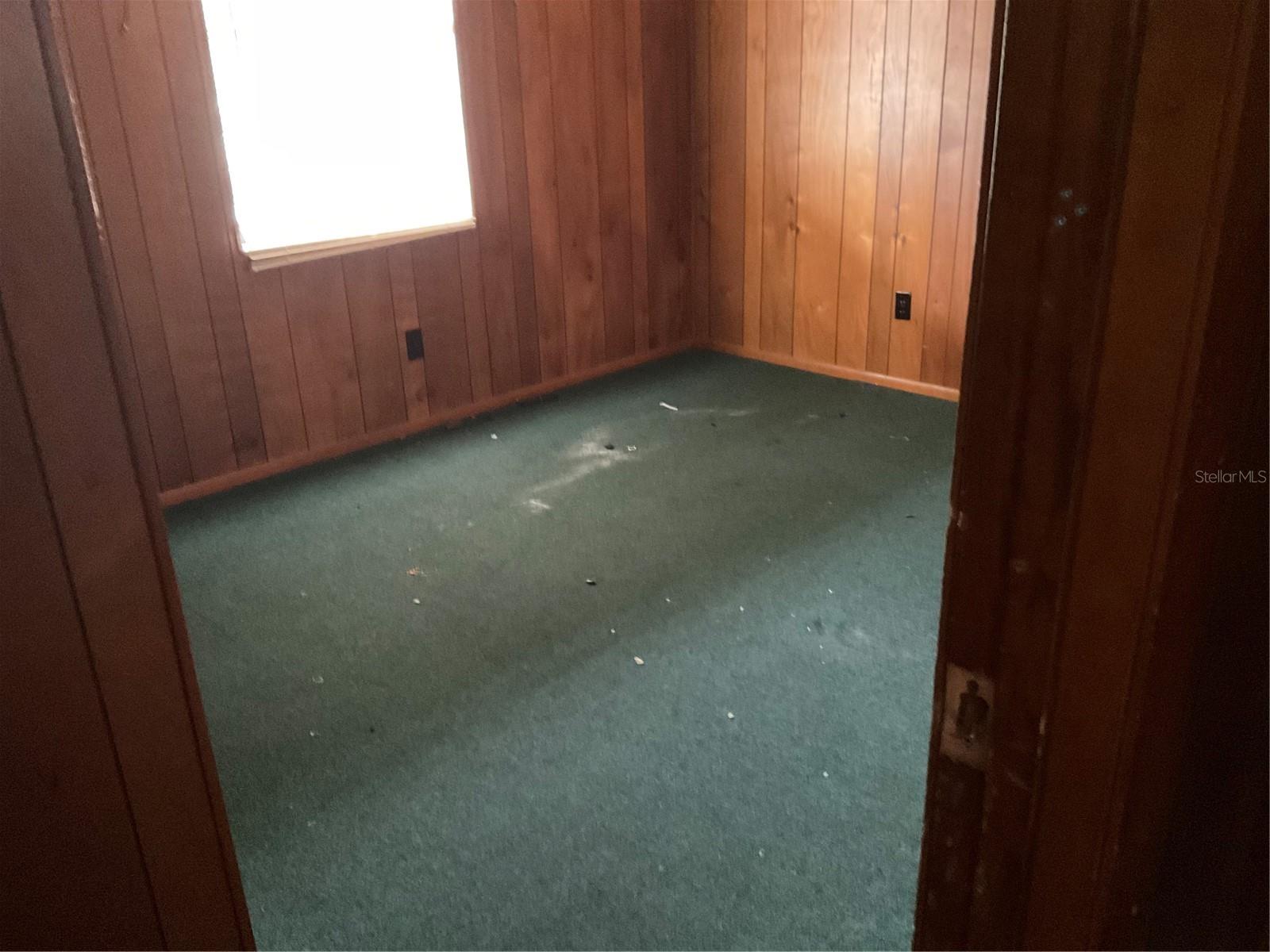 Image 7 of 8 For 1025 Lakeview Drive