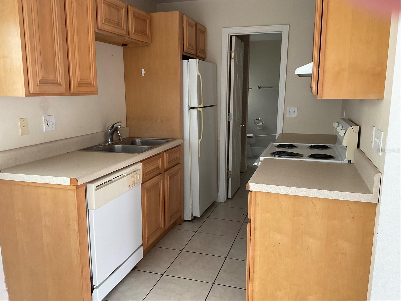 Image 3 of 6 For 2121 Lakeview Drive