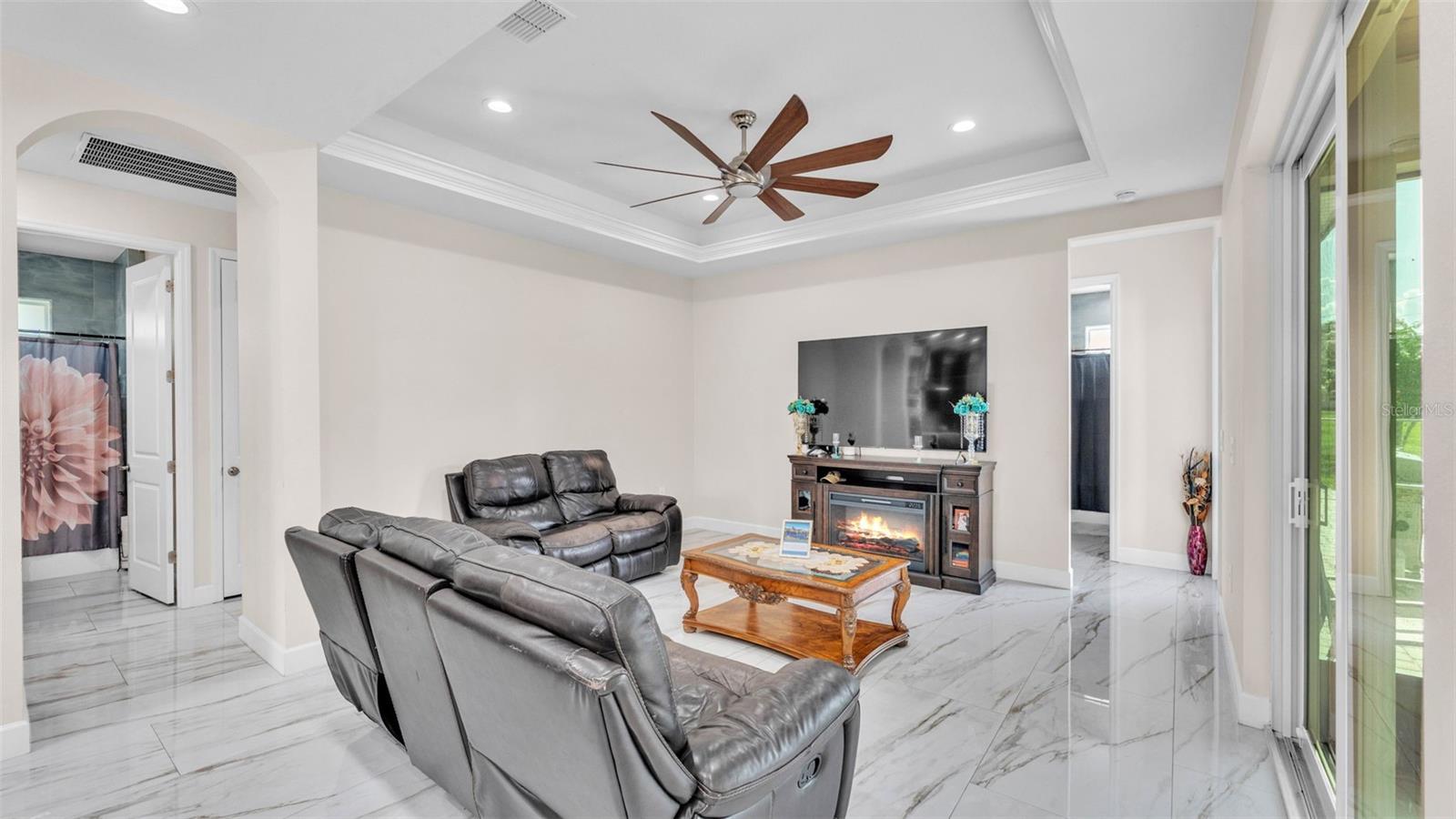 Image 19 of 38 For 803 Lake Jessie Drive
