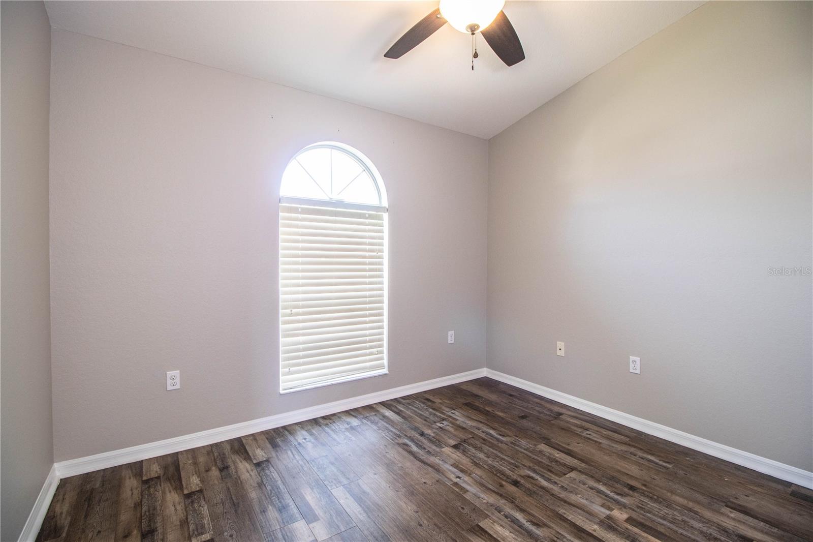 Image 33 of 51 For 2745 Stonewood Drive