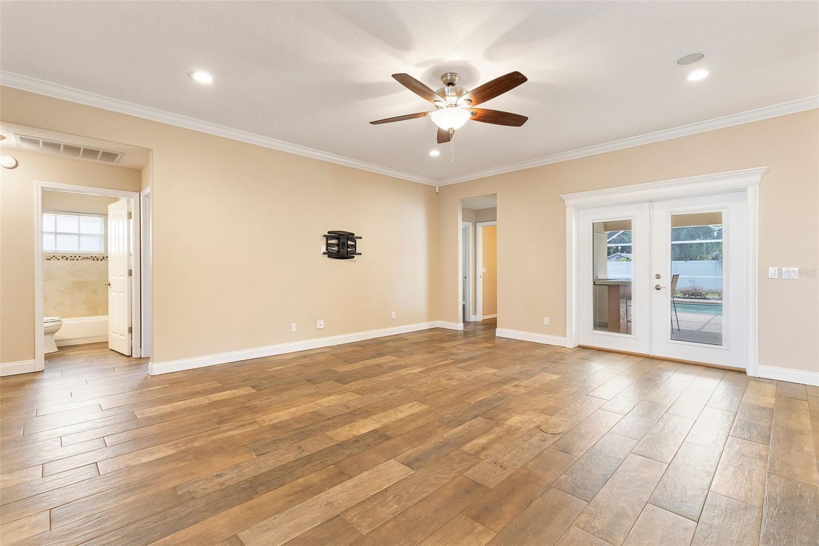 Image 10 of 43 For 5523 Highlands Vista Circle