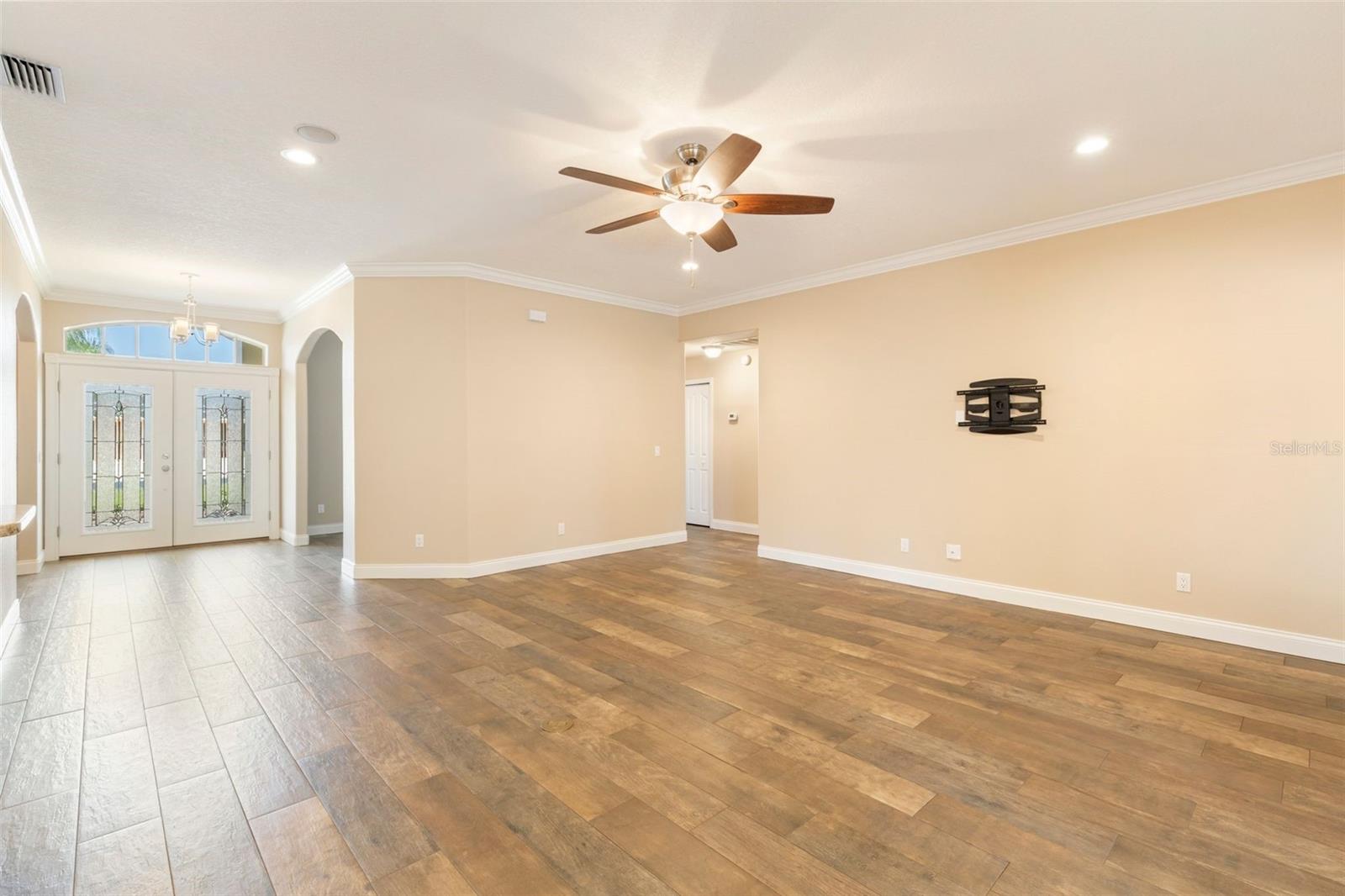 Image 11 of 43 For 5523 Highlands Vista Circle