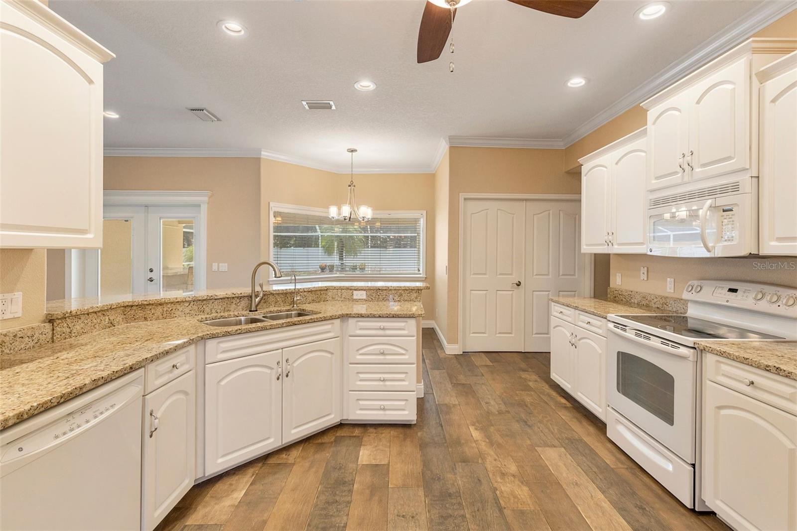 Image 13 of 43 For 5523 Highlands Vista Circle