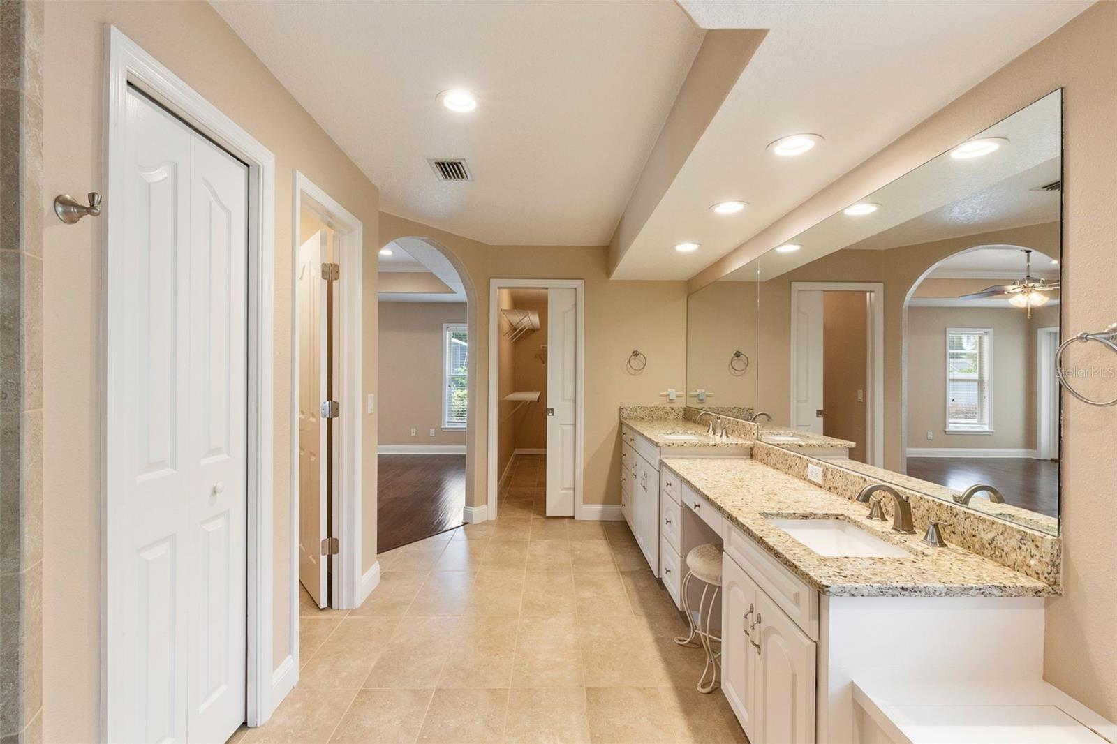 Image 21 of 43 For 5523 Highlands Vista Circle