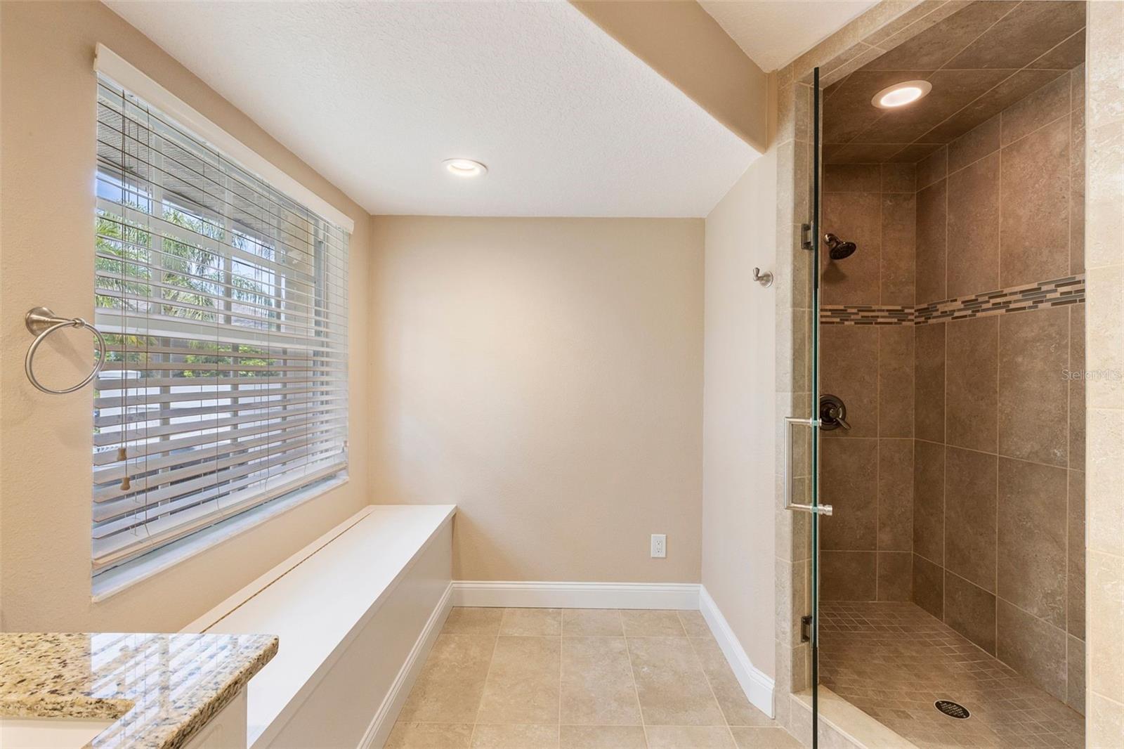 Image 22 of 43 For 5523 Highlands Vista Circle